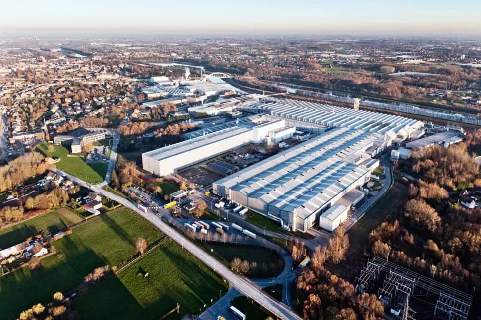 Luchtfoto van het bedrijfsterrein bij referentie Aluminium Duffel